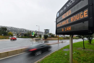 Panneau signalant la vigilance rouge météo à Nice, le 1er décembre 2019