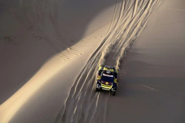 Le Français Sebastien Loeb, au volant d'une Peugeot, remporte la 2e étape du rally Dakar-2019, le 8 janvier, entre Pisco et San Juan de Marcona, au Pérou
