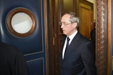 Claude Guéant à son arrivée au palais de justice le 28 septembre 2015 à Paris