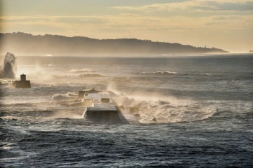 Le rivage balayé par de hautes vagues le 1er mars 2017 à Saint-Jean-de-Luz