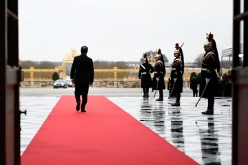François Hollande, attendant l'arrivée de leaders des principales économies européennes, à Versailles, le 6 mars 2017