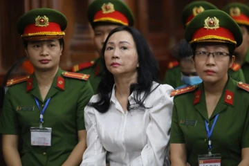 La milliardaire vietnamienne de l'immobilier, Truong My Lan (c), lors de son procès au tribunal d'Ho Chi Minh-Ville, le 11 avril 2024