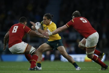 Le centre australien Matt Toomua (c) face aux Gallois au Mondial de rugby, le 10 octobre 2015 à Twickenham