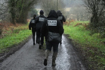 Arrivée des enquêteurs à Pont-de-Buis-lès-Quimerch (Finistère), le 9 mars 2017