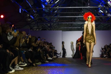 Défilé de la collection printemps/été 2016 de Gareth Pugh à Londres, le 19 septembre 2015