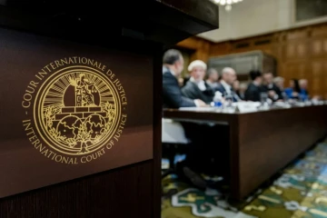 Le logo de la Cour internationale de justice (CIJ), le 12 janvier 2024 à La Haye aux Pays-Bas