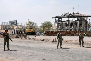 Des soldats turcs montent la garde à Diyarbakir, dans le sud-est de la Turquie, le 15 août 2016