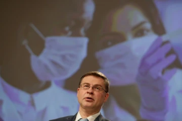 Le vice-président de la Commission européenne Valdis Dombrovskis lors d'une conférence de presse à Bruxelles le 24 mars 2021