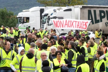 Des gilets jaunes bloquent la circulation près de la frontière avec l'Espagne, le 17 novembre 2018 au Boulou