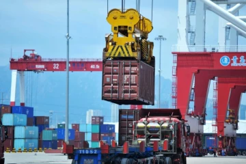 La Chine a commencé à imposer des droits de douane de rétorsion après le lancement par les Etats-Unis d'une guerre commerciale 