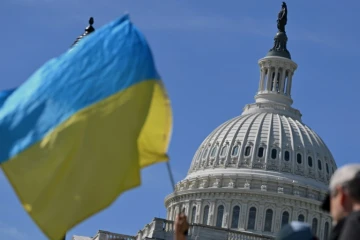 Un drapeau ukrainien devant Congrès américain, le 23 avril 2024 à Washington 