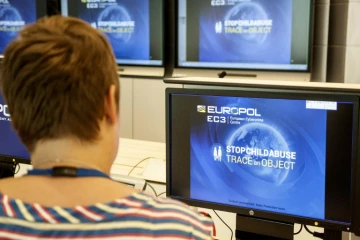 Un officier de police de l'Europol, à La Haye, aux Pays-Bas, le 1er juin 2017