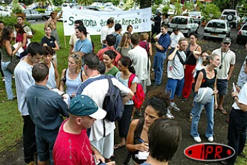 Jeudi 29 janvier 2004
Une soixantaine de chercheurs se sont réunis devant la préfecture