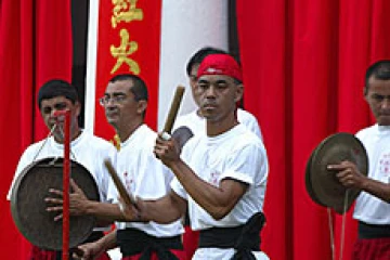 Célébration du nouvel an chinois le samedi 1er février 2003. La nouvelle année est placée sous le signe de la chèvre