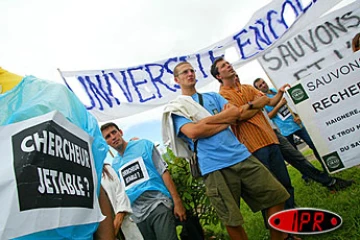 Les bureaux de vote recevront les 463 466 électeurs de La Réunion à partir de 8 heures le dimanche 21 mars 2004