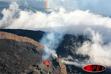 Jeudi 31 août 2006 vers 16 heures 30

La Fournaise poursuit son spectacle