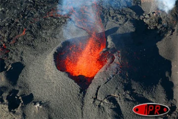 Jeudi 31 août 2006 vers 16 heures 30

La Fournaise poursuit son spectacle