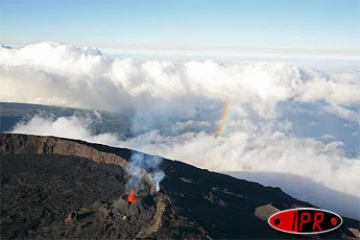 Jeudi 31 août 2006 vers 16 heures 30

La Fournaise poursuit son spectacle