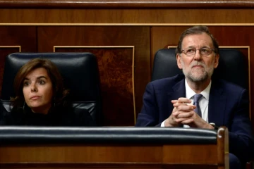 La vice-présidente du gouvernement espagnol Soraya Saenz de Santamaria, au côté du Premier ministre Mariano Rajoy, à Madrid, le 31 août 2016