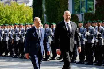Le chancelier allemand Olaf Scholz (g) et son homologue ukrainien, Denys Chmygal, à Berlin, le 4 septembre 2022