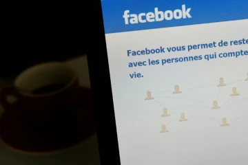 La cour d'appel de Paris, saisie par la société Facebook en conflit avec un internaute qui lui reproche d'avoir censuré son compte, doit dire si la justice française est ou non compétente pour juger le géant du net américain