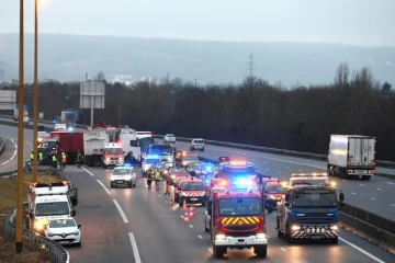 Le nombre de morts sur les routes de France a connu un léger recul en 2017, avec 3.693 tués en métropole et Outre-mer confondus, soit 45 de moins qu'en 2016