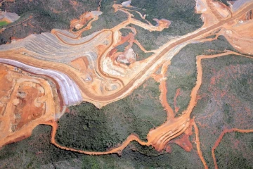 Vue aérienne du site d'extraction de nickel Koniambo (KNS), propriété de Glencore et de la Société minière du Sud Pacifique, à Voh, en Nouvelle-Calédonie, le 22 septembre 2015