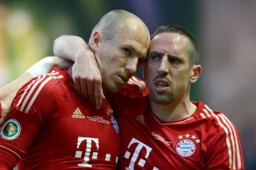 Les joueurs du Bayern Munich Franck Ribéry et Arjen Robben lors de la victoire à domicile 5-1 face à Francfort en dernière journée du championnat d'Allemagne le 18 mai 2019