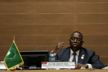 Le président sénégalais Macky Sall, nouveau président de l'Union africaine pour l'année à venir, s'exprime devant la presse à l'Union africaine, à Addis Abeba, en Ethiopie, le 6 février 2022