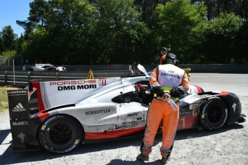 La Porsche 919 Hybrid N.2, pilotée par l'Allemand Timo Bernhard, aux 24 heures du Mans, le 18 juin 2018