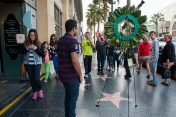 Des fleurs sont posées sur l'étoile dédiée aux Everly Brothers sur le Hollywood Walk of Fame, à l'occasion du décès de Phil Everly en 2014