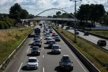 Samedi noir sur la route des vacances: la circulation routière s'annonce très dense de vendredi à lundi, avec un pic samedi, selon Bison Futé