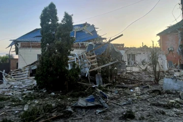 Photographie diffusée par le gouverneur de la région de Koursk, Alexei Smirnov, sur son compte Telegram, montrant une maison endommagée le 6 août 2024 à Sudzha, en Russie