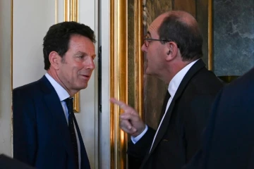 Jean Castex (D) et Geoffroy Roux de Bézieux le 9 juillet 2020 à Paris