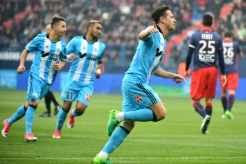 Florian Thauvin fête l'un de ses 3 buts inscrits pour l'OM à Caen, le 30 avril 2017 