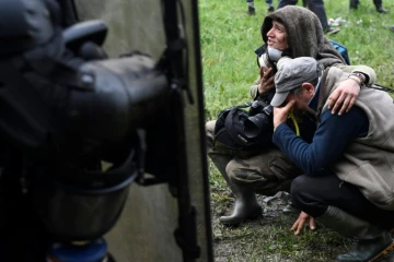Manifestants et gendarmes face à face sur la ZAD de Notre-Dame-des-Landes, le 13 avril 2018 