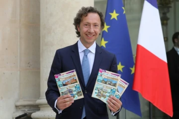 L'animateur télé Stéphane Bern pose à l'Elysée, le 31 mai 2018 pour présenter le loto du patrimoine