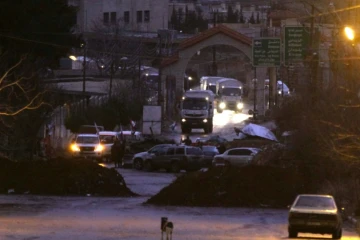 Des convois d'aide du Croissant Rouge syrien entrent le 14 janvier 2016 dans Madaya