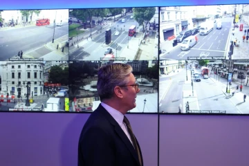 Le Premier ministre britannique Keir Starmer en visite dans un centre de commandement de la police londonienne