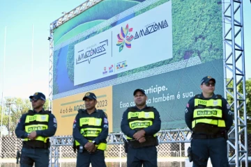 Des policiers montent la garde au centre des congrès de Belém, au Brésil, avant un sommet des pays d'Amazonie, le 6 août 2023