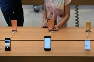 Des iPhones Apple vendus à Singapour, le 27 mai 2017