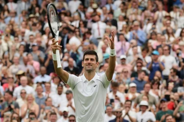 Novak Djokovic vainqueur du Sud-Coréen Kwon Soon-woo pour son entrée en lice à Wimbledon, le 27 juin 2022 