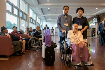 Les participants à la réunion de familles coréennes séparées par la guerre se préparent à partir pour la Corée du Nord, dans un hôtel à Sokcho le 20 août 2018