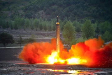 Un tir de missile sur une photo fournie le 15 mai 2017 par l'agence officielle nord-coréenne (KCNA)
