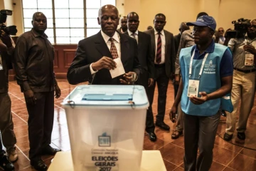 Le président angolais Eduardo dos Santos vote à Luanda le 23 août 2017