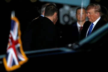 Le président américain Donald Trump (d) à son arrivée à Londres pour participer au sommet de l'Otan, le 2 décembre 2019