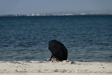 Sur une place à Thessalonique en Grèce, frappée par une vague de chaleur, le 16 juillet 2024 