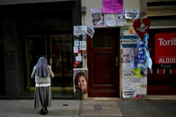 Des messages de soutien à la vice-présidente argentine Cristina Kirchner à l'entrée de sa résidence, le 3 septembre 2022 à Buenos Aires