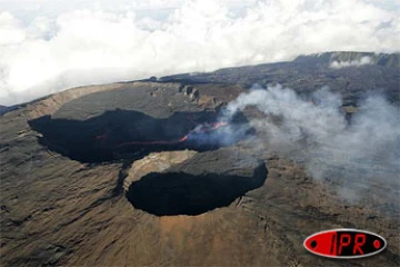 Mercredi 5 octobre 2005 -

L'éruption se poursuit au Piton de la Fournaise