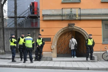 La police sécurise l'entrée du tribunal de Stockholm où Rakhmat Akilov, le principal suspect des attentats, est entendu le 11 avril 2017
